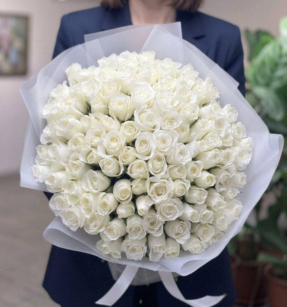 Моно-букет из белых роз